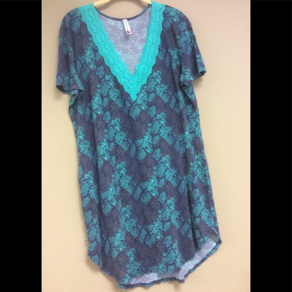 Snakeskin print sleep shirt Size XL